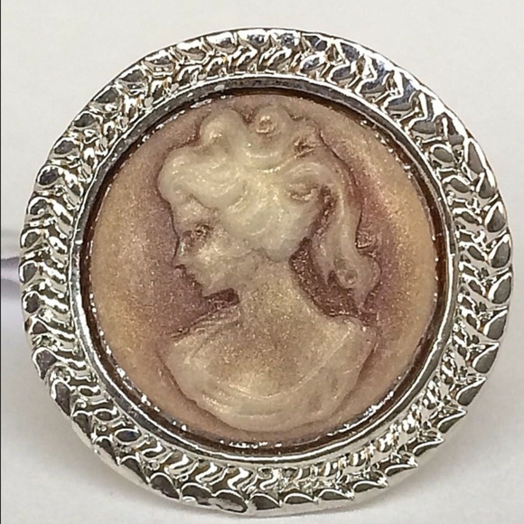 Silver Cameo Cocktail Ring Vintage Victorian Lady Size 7  Plated Beige - Picture 1 of 8